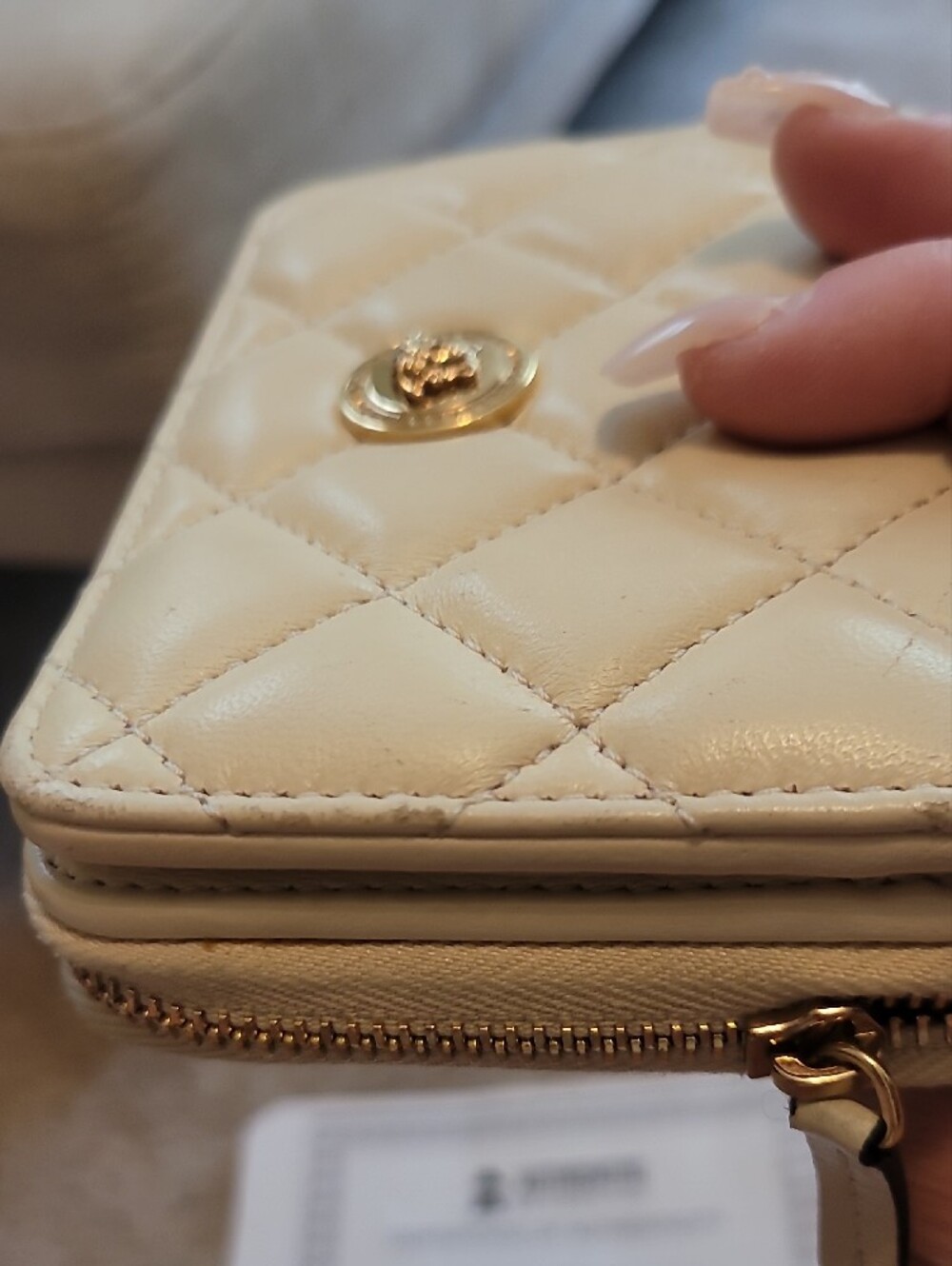 Versace Medusa Ivory Quilted
Leather Bifold Wallet - Picture 5 of 15